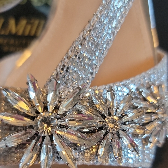 I. Miller Lionel Silver Round Open Toe Women's Flat Heel Pumps. - Picture 4 of 16